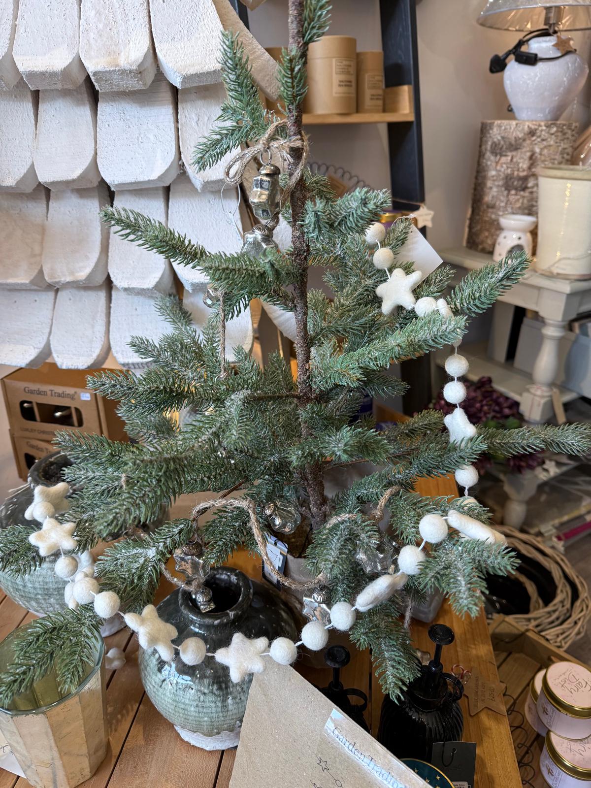 Garden Trading - Southwold Star And Pom Pom Garland