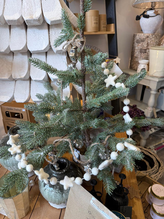 Garden Trading - Southwold Star And Pom Pom Garland